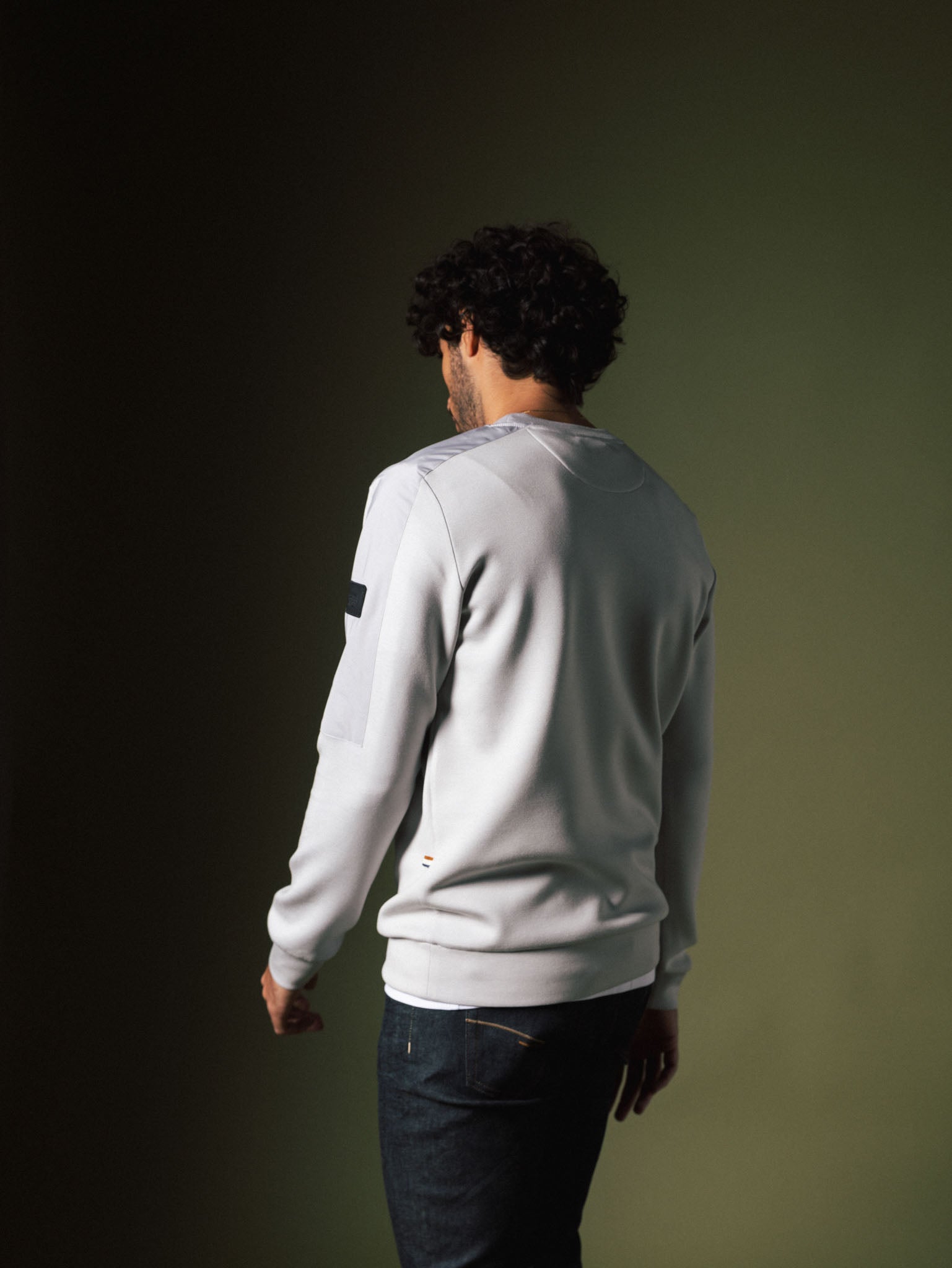 Modelshot / Quiet Gray / Detail